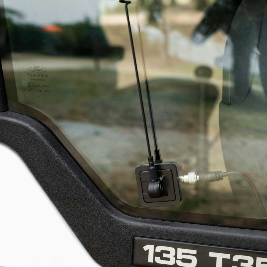 Midland_CB_Antenna_Kit_Camper_6